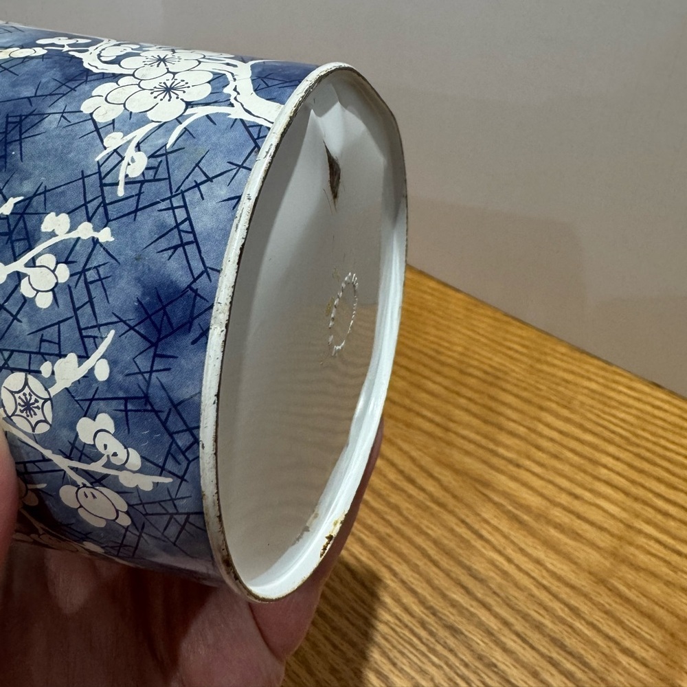Vintage floral Blue and White tea tin MCM - Picture 5 of 15